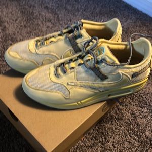 Travis Scott air max 1 cactus gold
